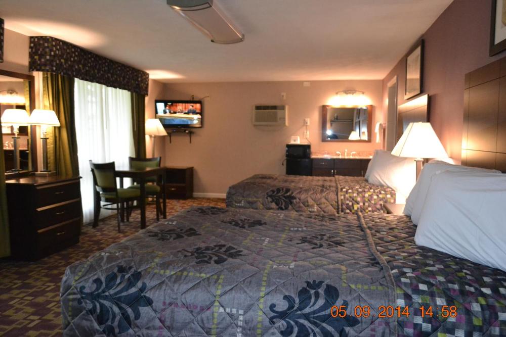 Suite with River View - Non-Smoking interior